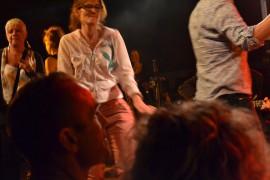 ...et le public danse sur scène.