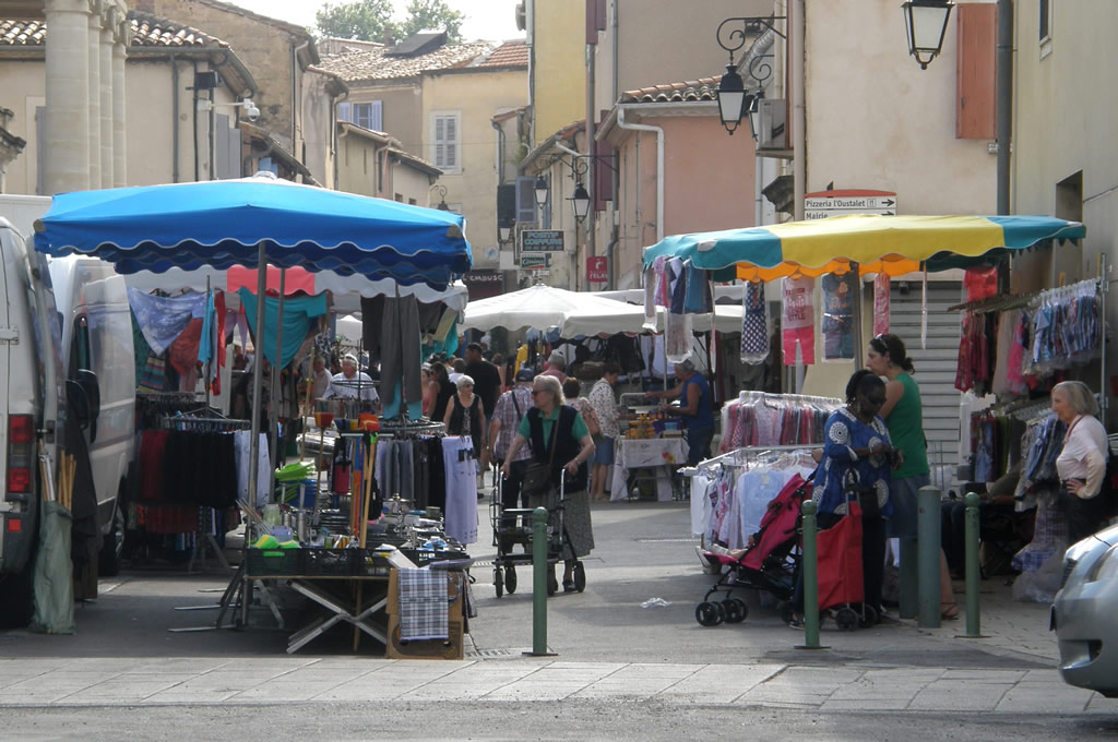 Le marché de Vauvert poursuit son développement et son embellissement cet été
