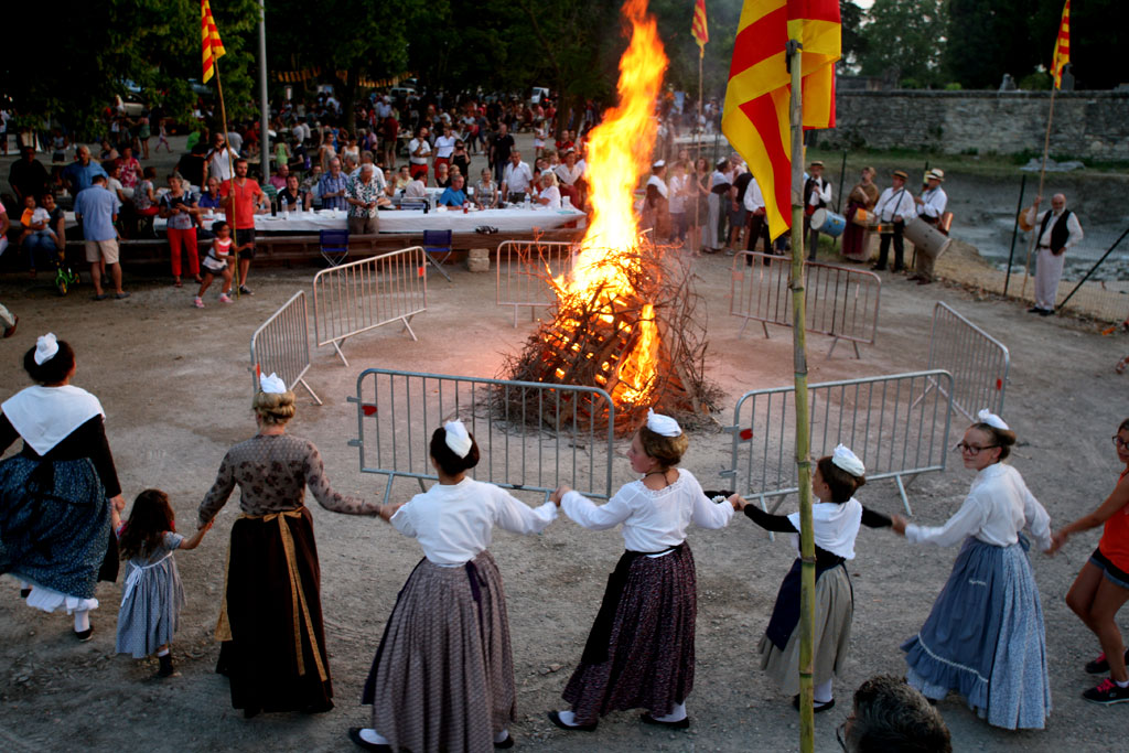 Succès familial pour les feux de la Saint-Jean au Cailar