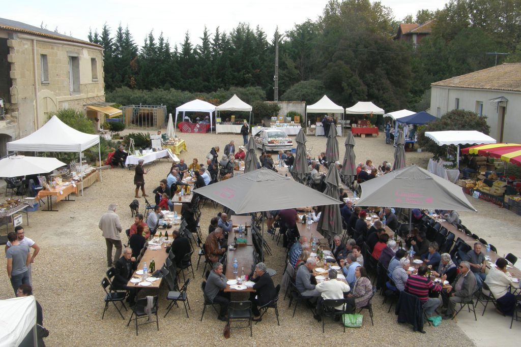 Vauvert : un marché du terroir au Domaine du Vistre qui a beaucoup de succès