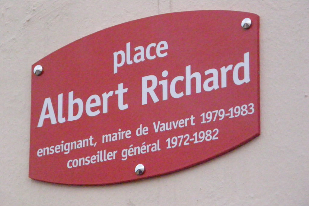 Vauvert : la Place Albert Richard inaugurée