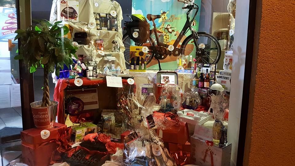Vauvert : une vitrine de cadeaux à gagner en estimant son montant !