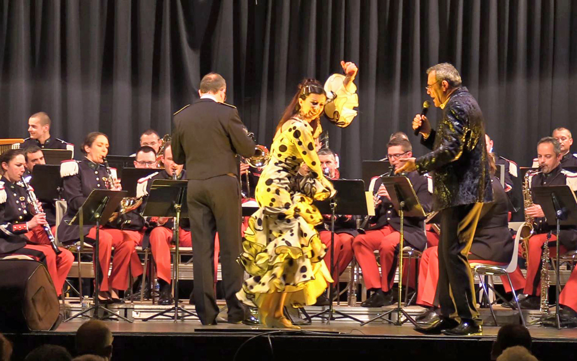 « España y Olé » met en scène la chanson populaire espagnole