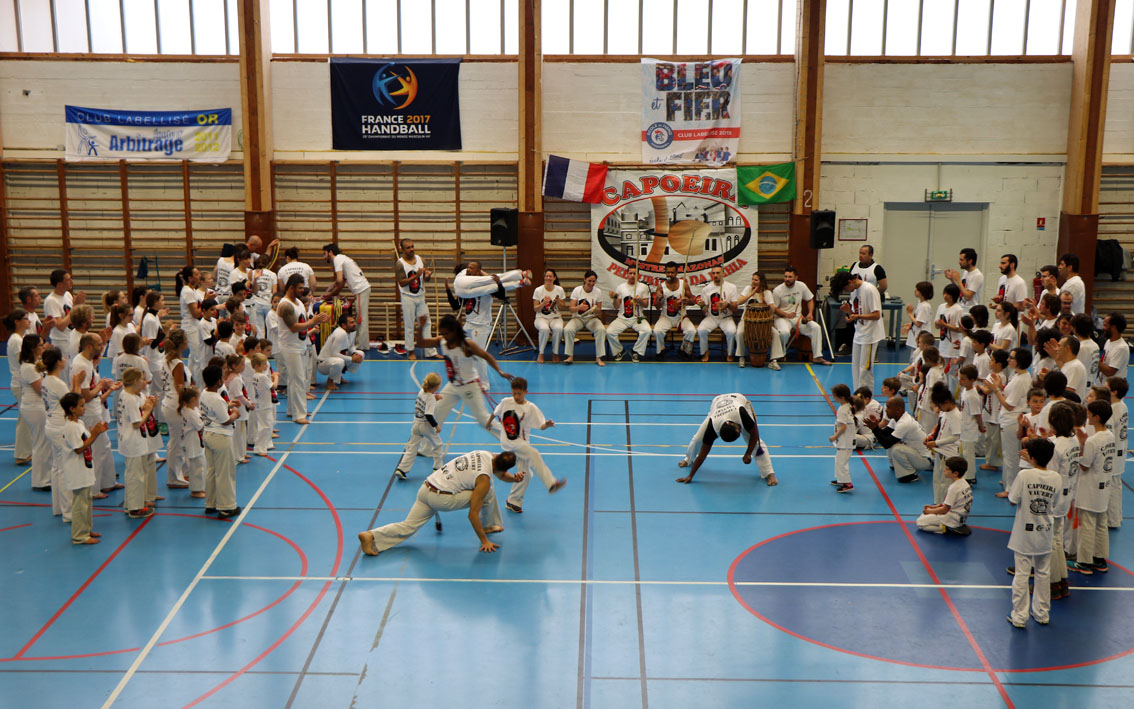 Vauvert : Un 3<sup>ème</sup> baptême de Capoeira réussi pour le groupe Pelourinho da Bahia